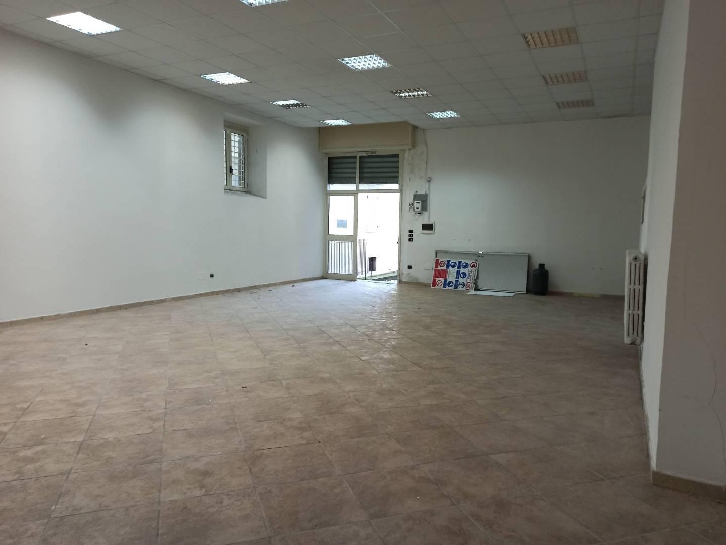 Locale commerciale in affitto a Avellino