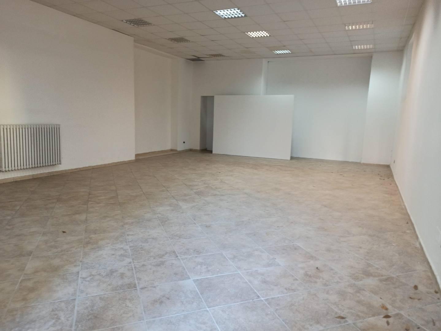 Locale commerciale in affitto a Avellino