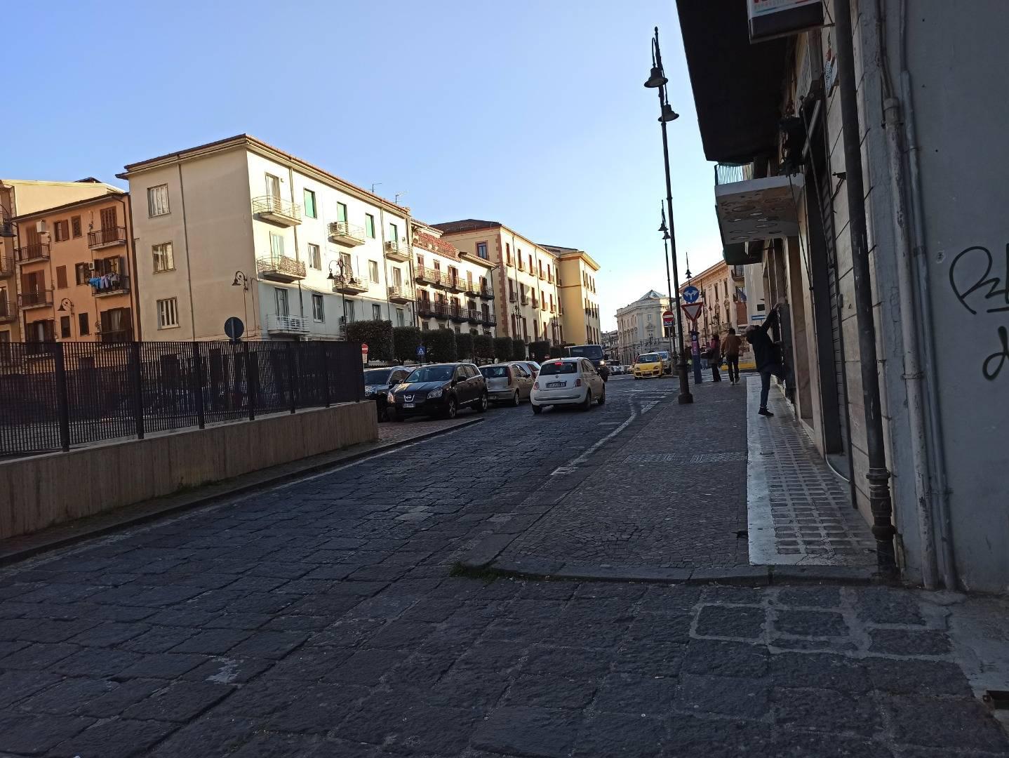 Locale commerciale in affitto a Avellino