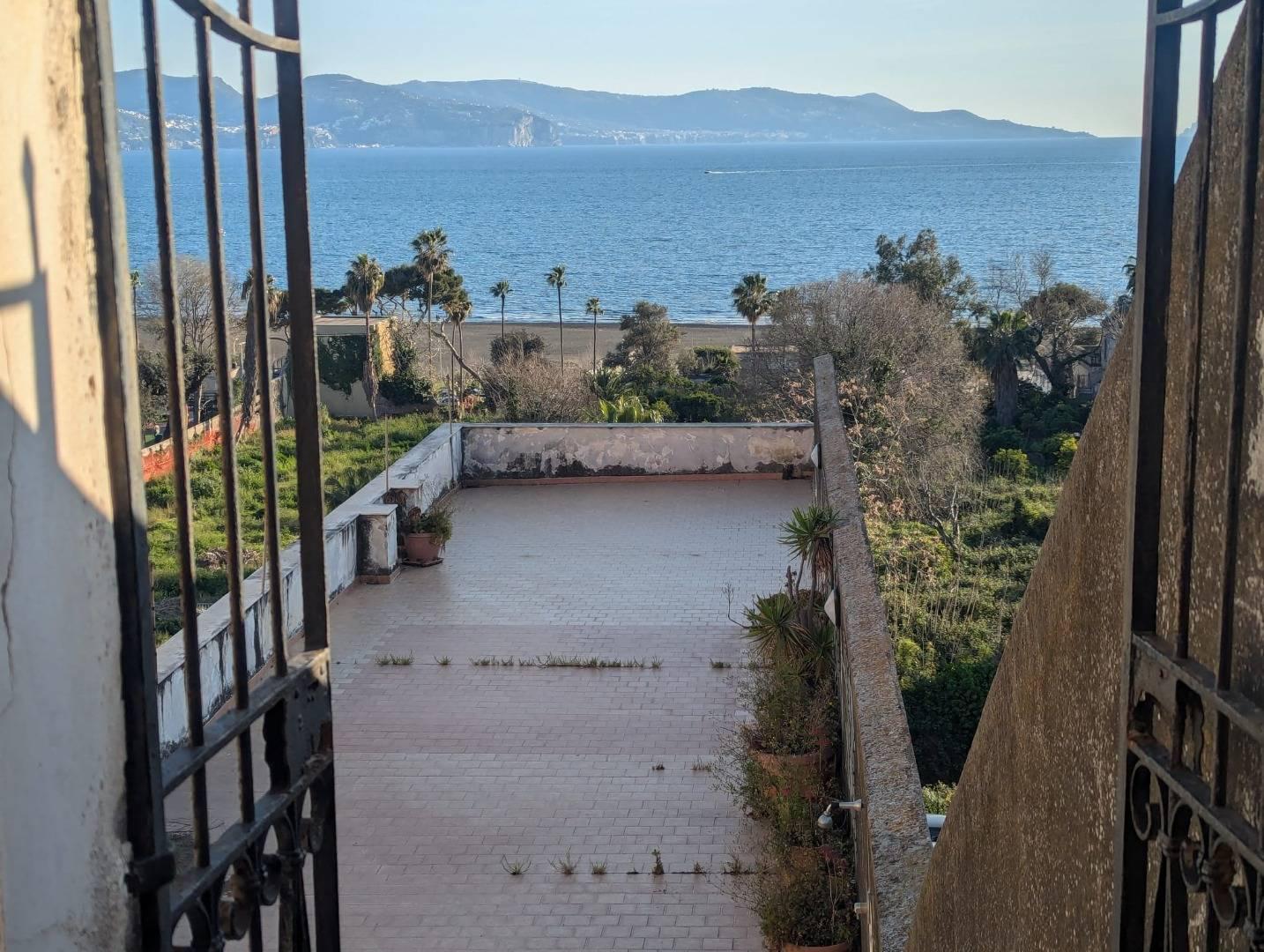 Attico vista mare a Torre Annunziata