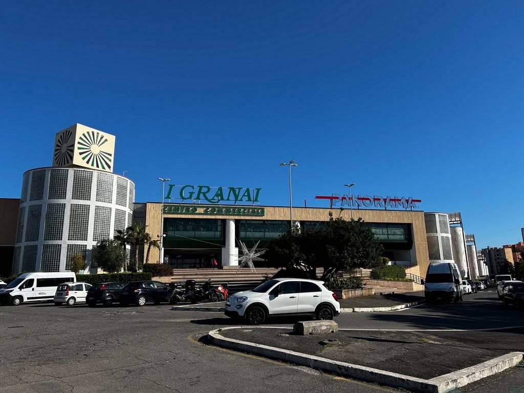 Locale commerciale in vendita a Roma