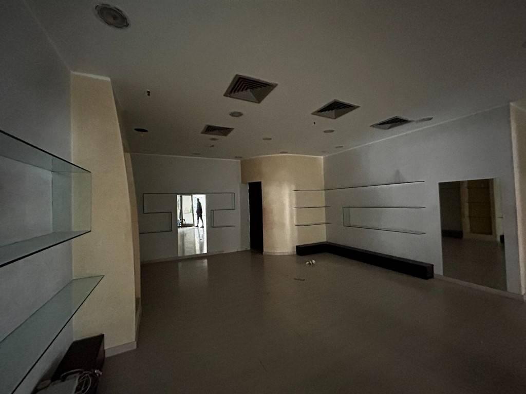 Locale commerciale in vendita a Roma