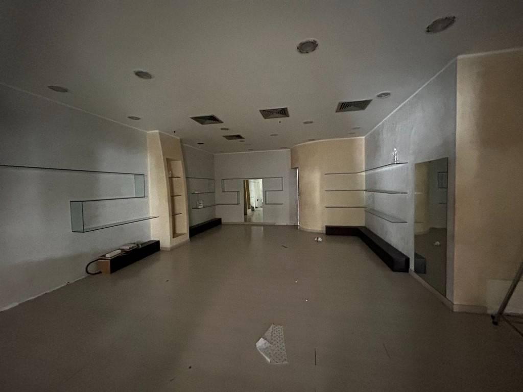 Locale commerciale in vendita a Roma