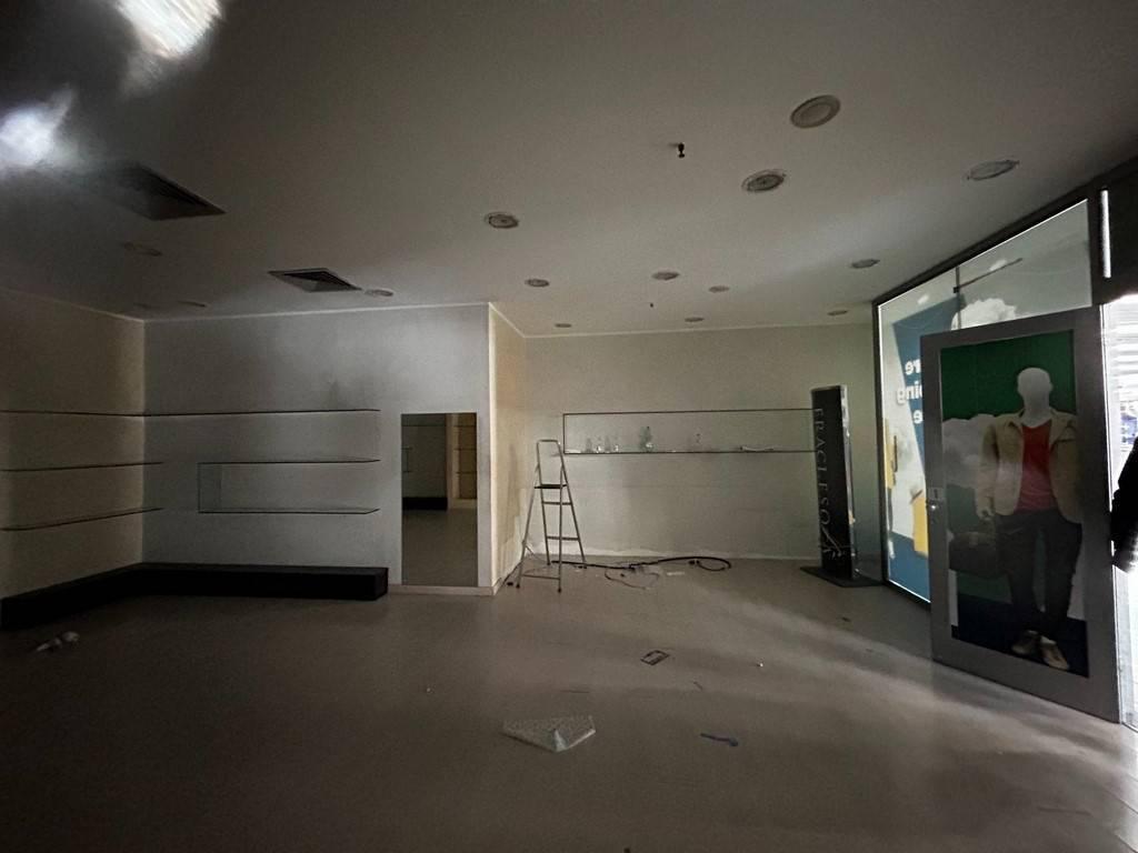 Locale commerciale in vendita a Roma