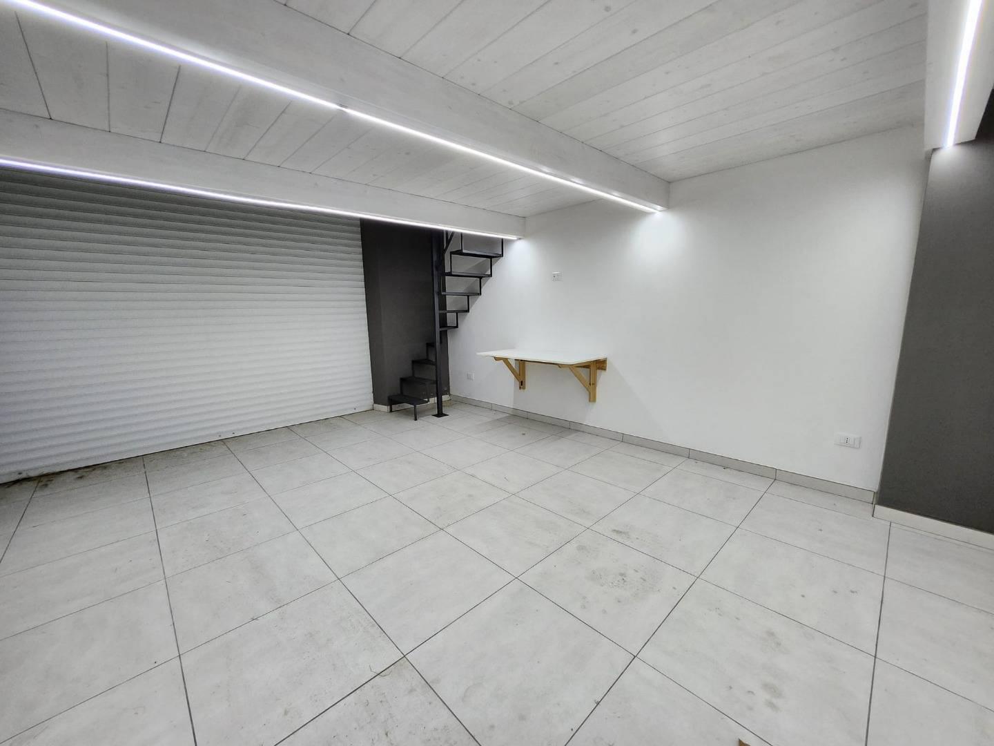 Magazzino con box a Lamezia Terme