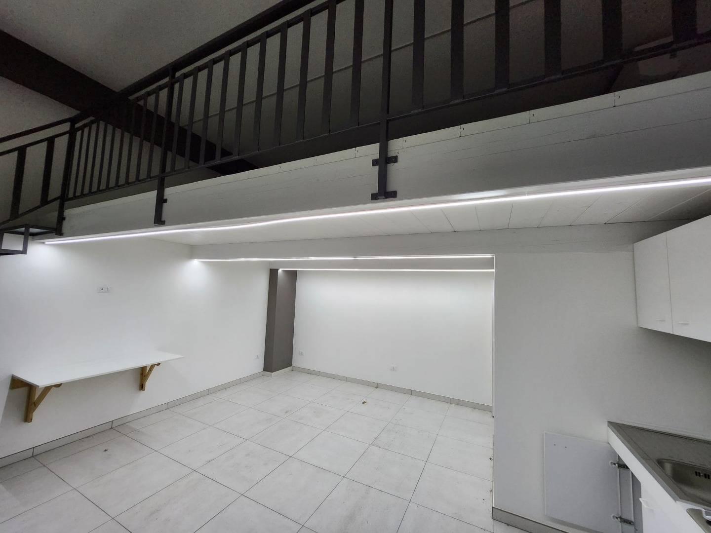 Magazzino con box a Lamezia Terme