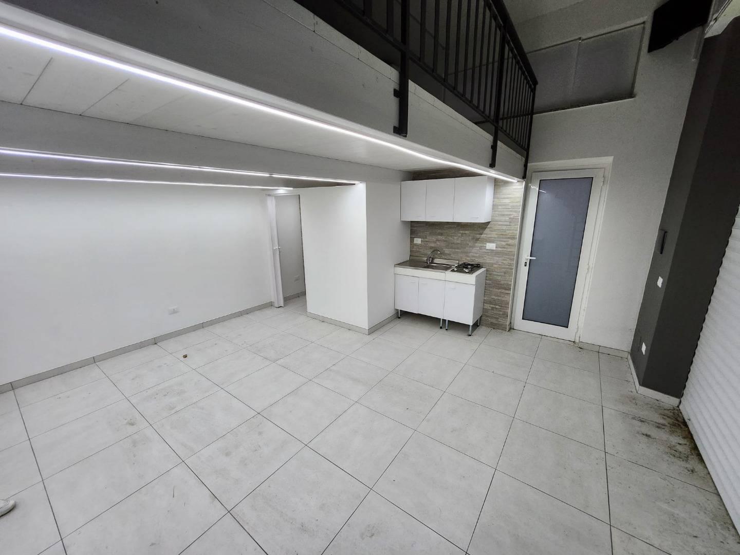 Magazzino con box a Lamezia Terme