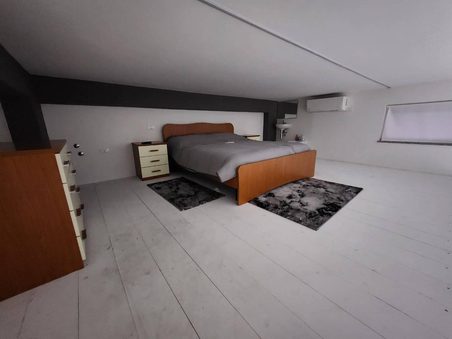 Magazzino con box a Lamezia Terme