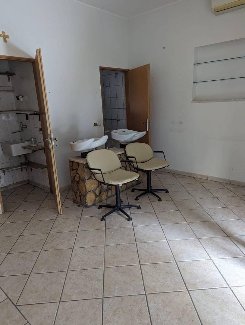 Locale commerciale in affitto a Torre Annunziata