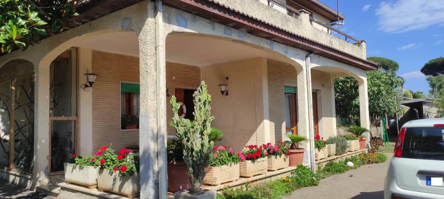 Villa con giardino a Anzio
