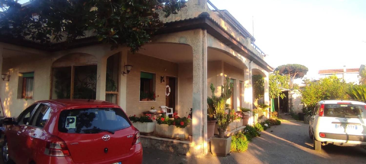Villa con giardino a Anzio