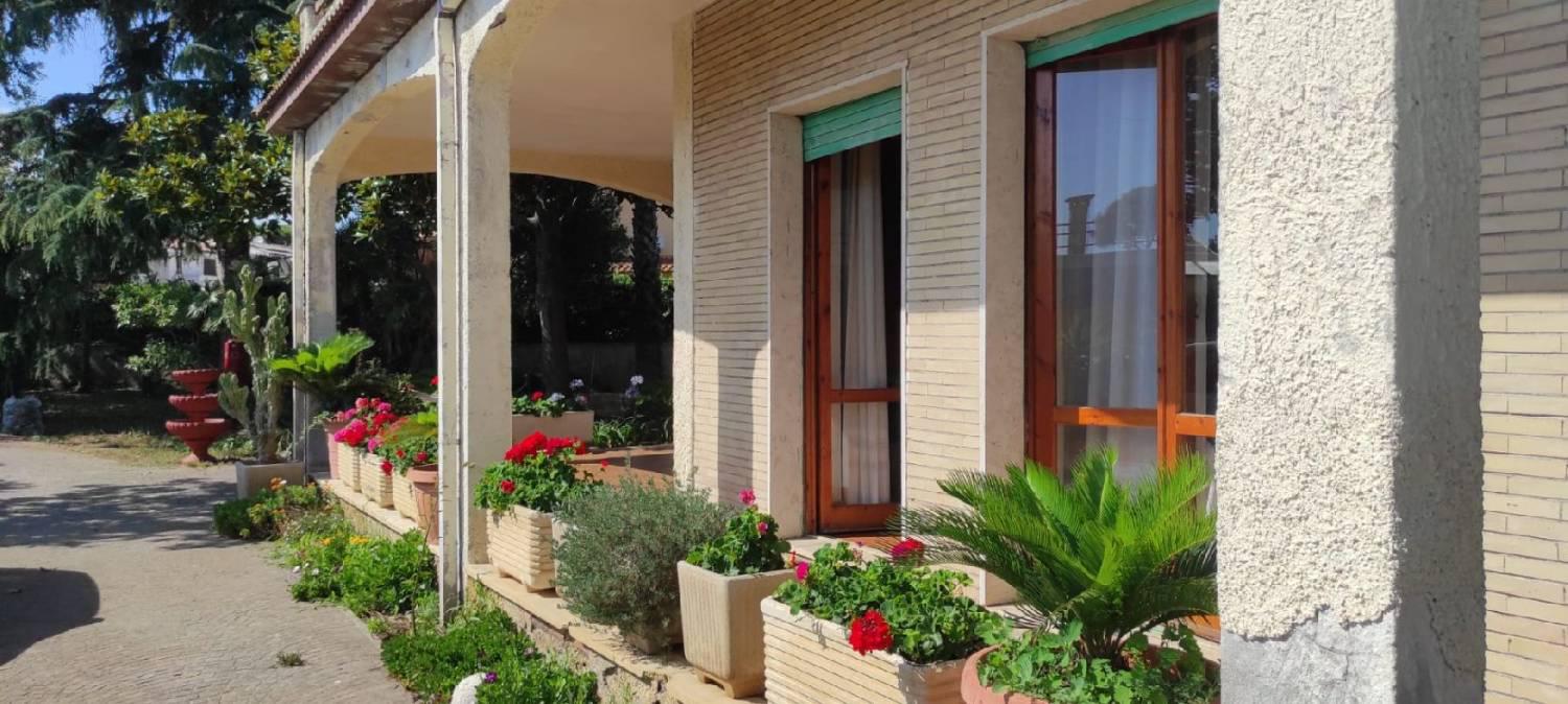 Villa con giardino a Anzio
