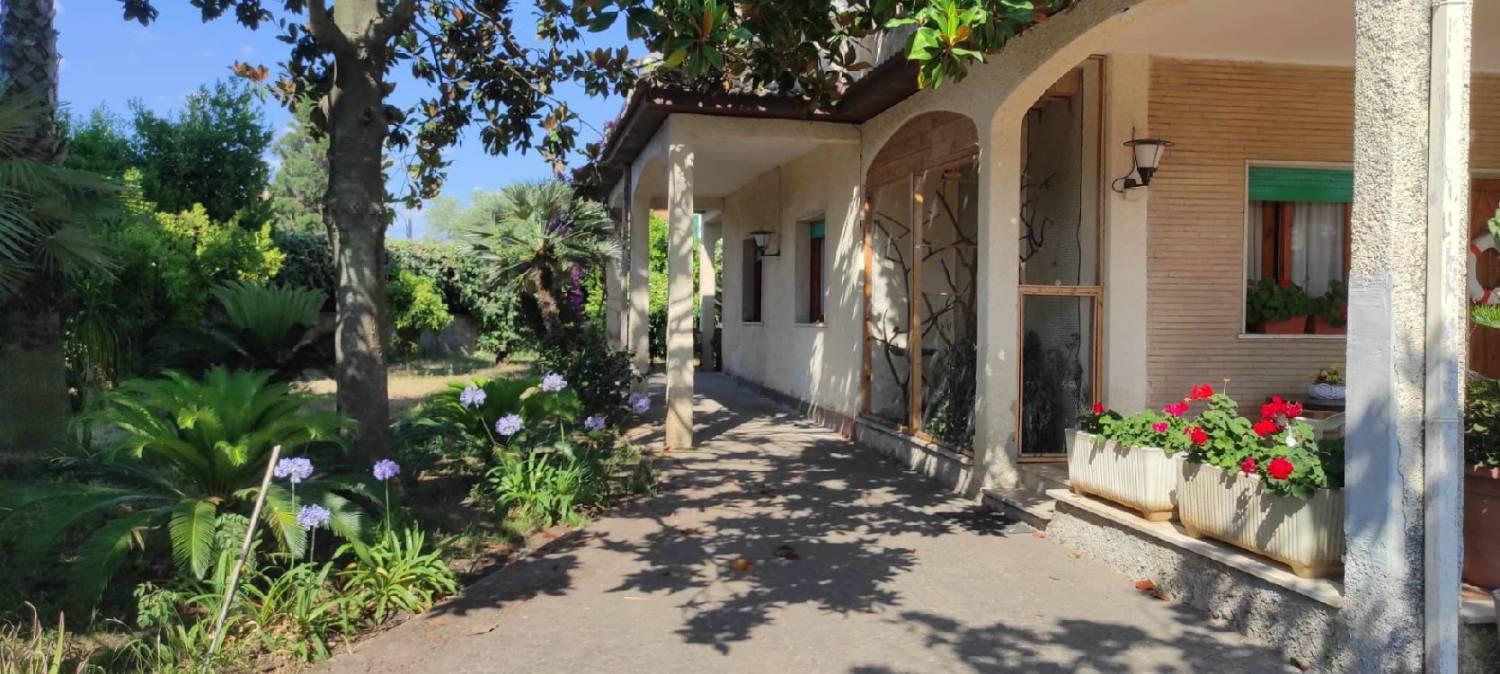 Villa con giardino a Anzio