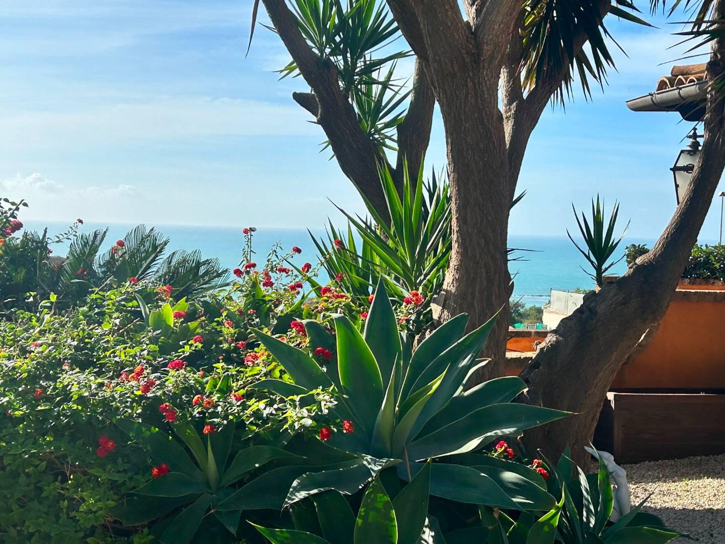 Villa con giardino a Porto Empedocle