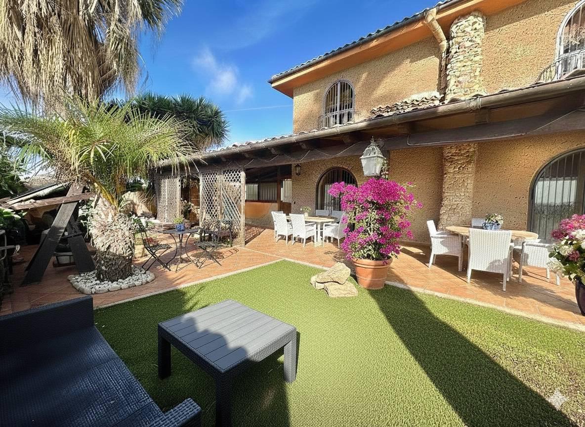 Villa con giardino a Porto Empedocle