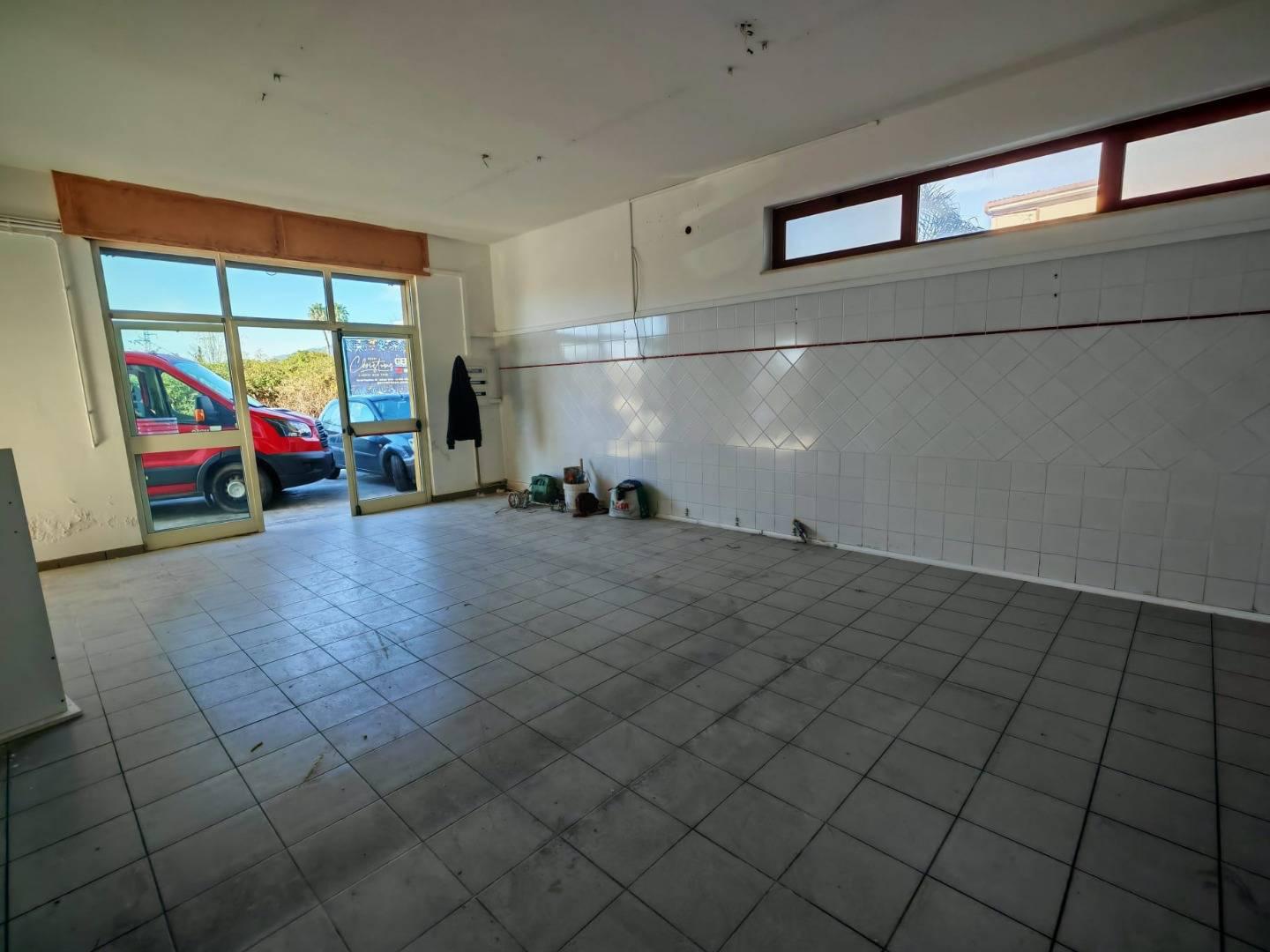 Locale commerciale ristrutturata a Lamezia Terme