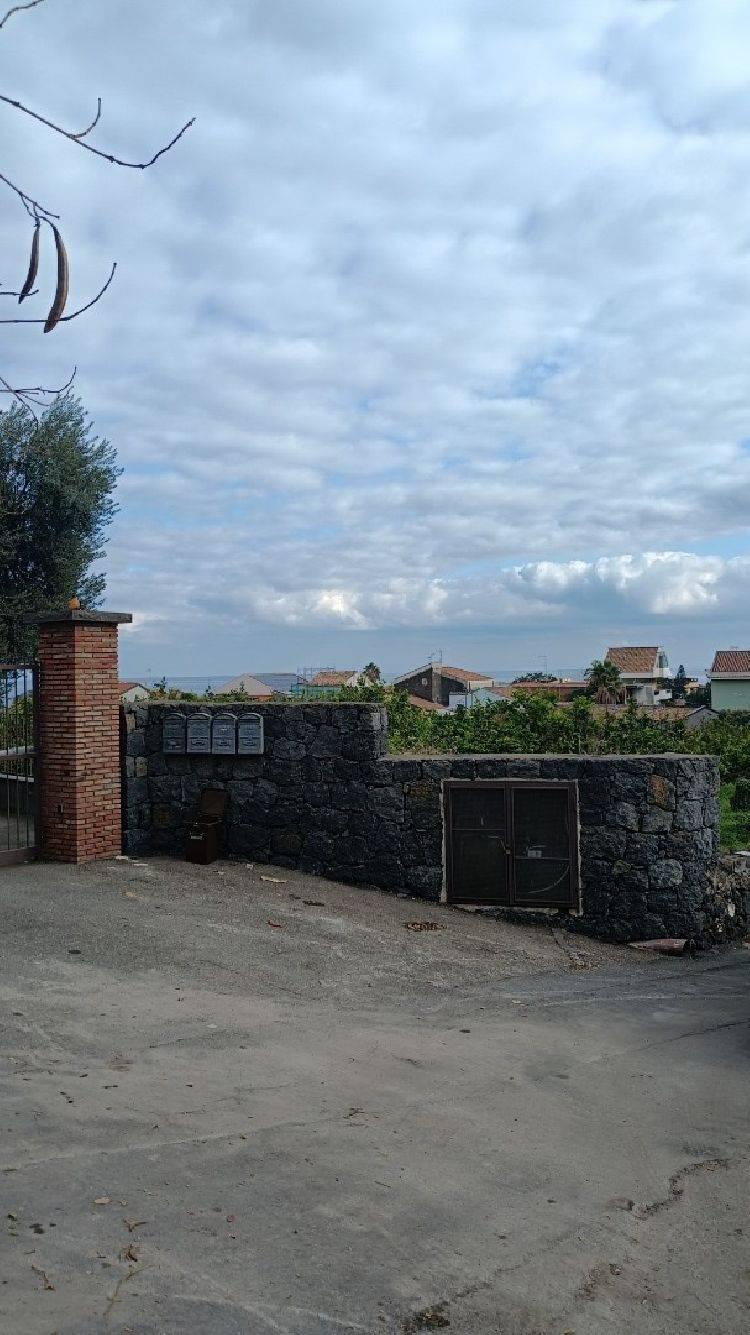 Bilocale arredato in affitto a Acireale