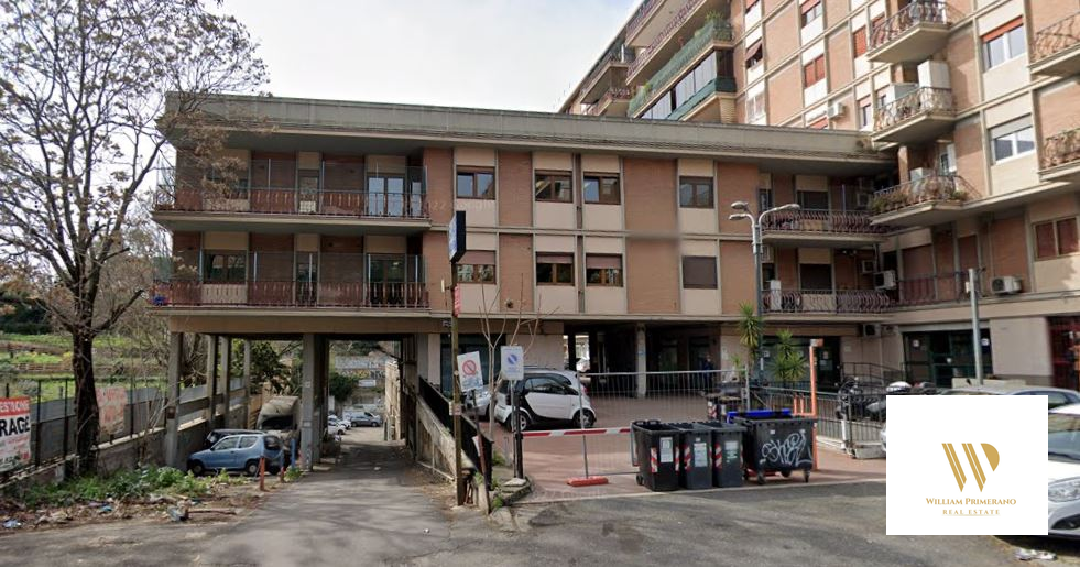 Box/Garage 60mq in vendita a Roma