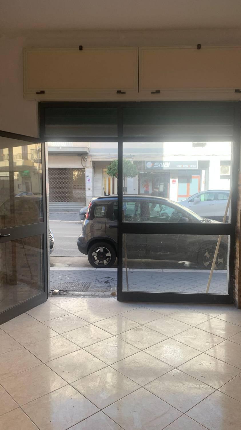 Locale commerciale in vendita a Ficarazzi