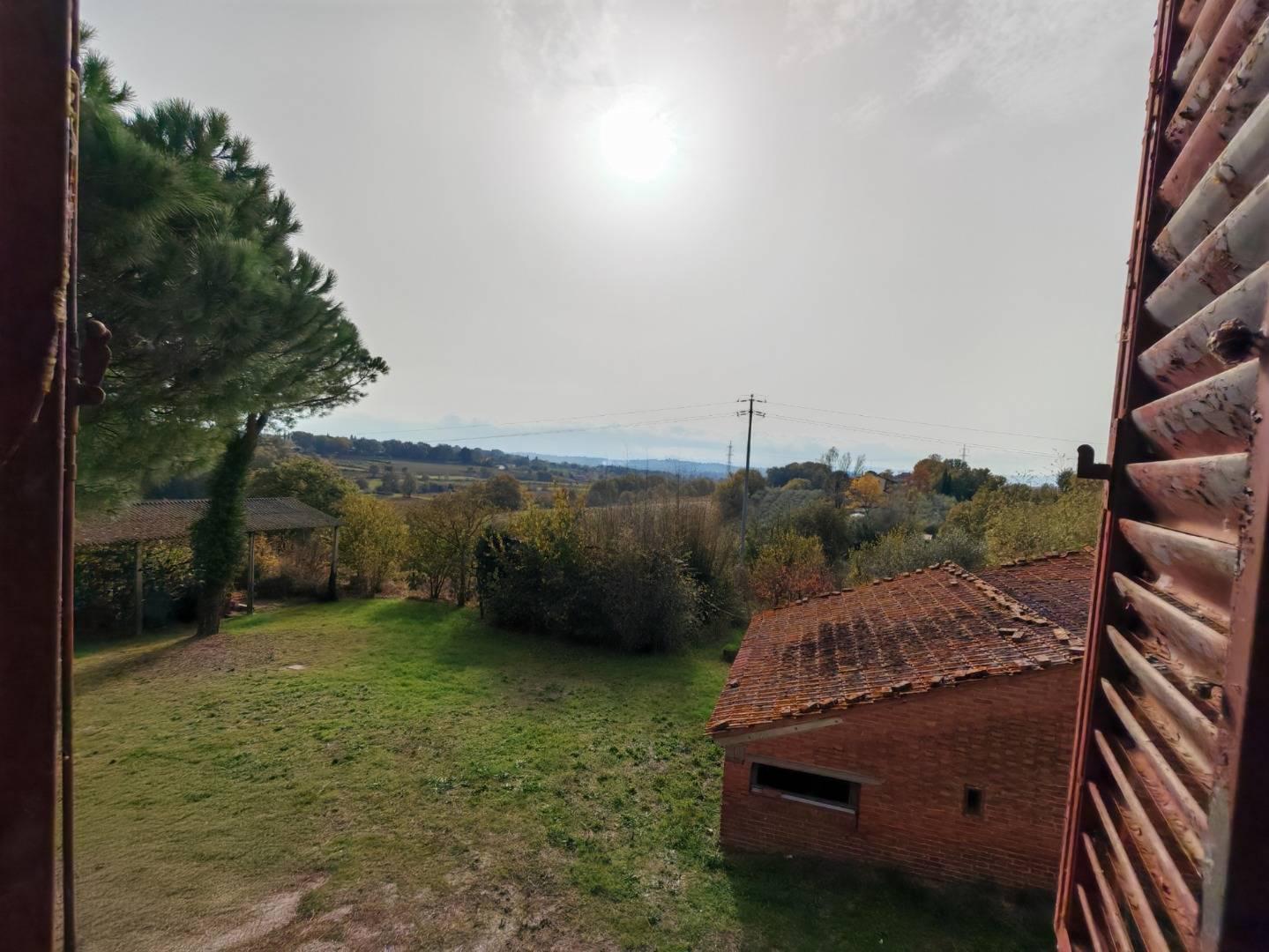 Rustico con giardino a Foiano della Chiana