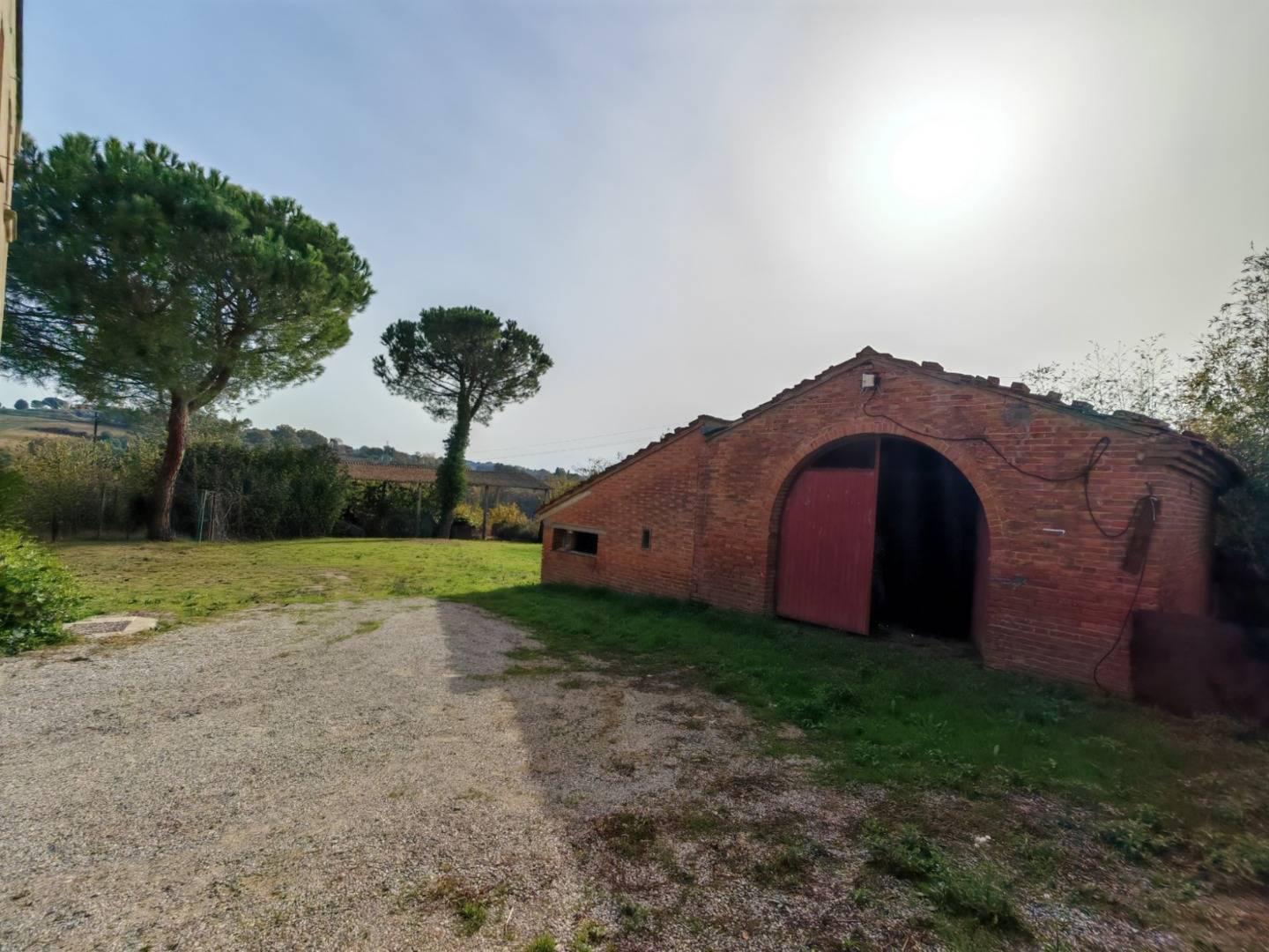 Rustico con giardino a Foiano della Chiana
