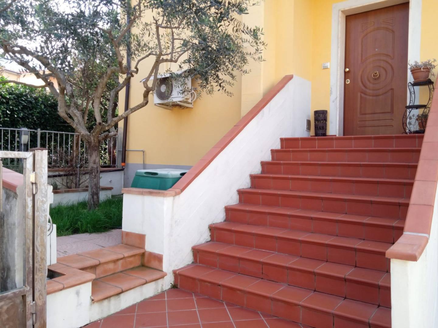 Villa Bifamiliare con giardino a Vaiano