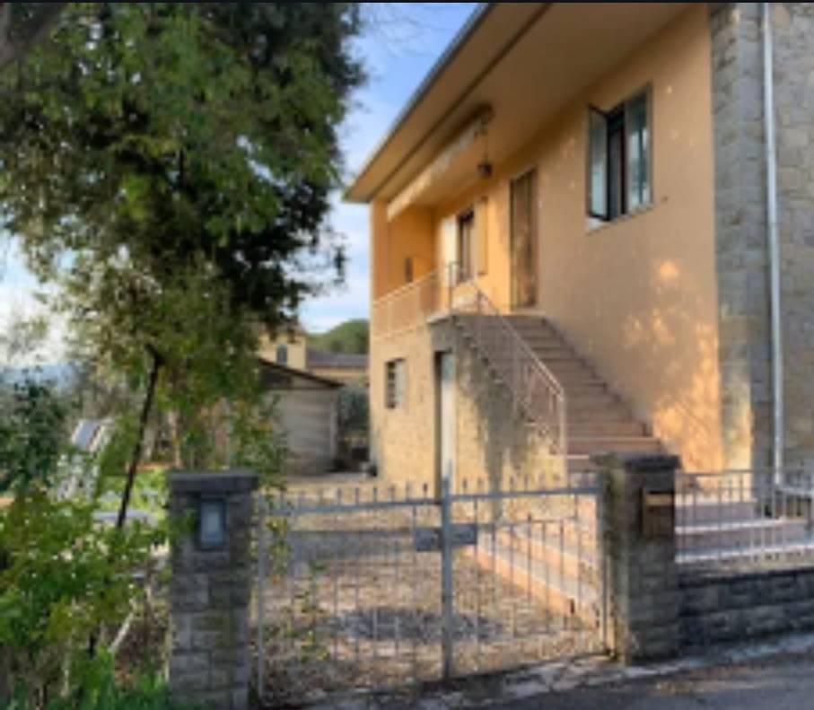 Quadrilocale con giardino a Castiglion Fiorentino