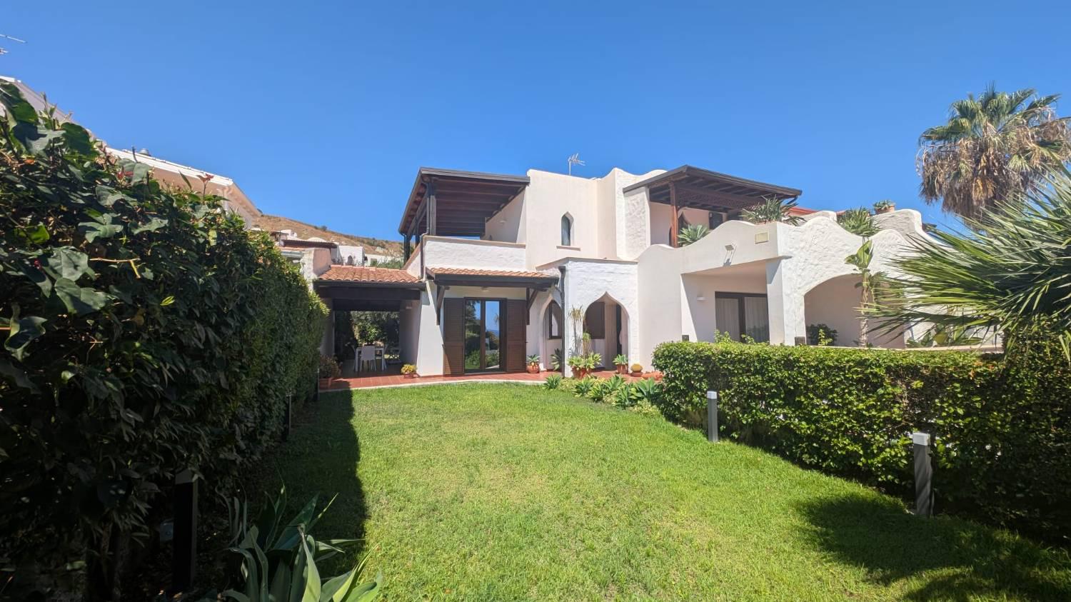 Villa Bifamiliare in vendita a Crotone