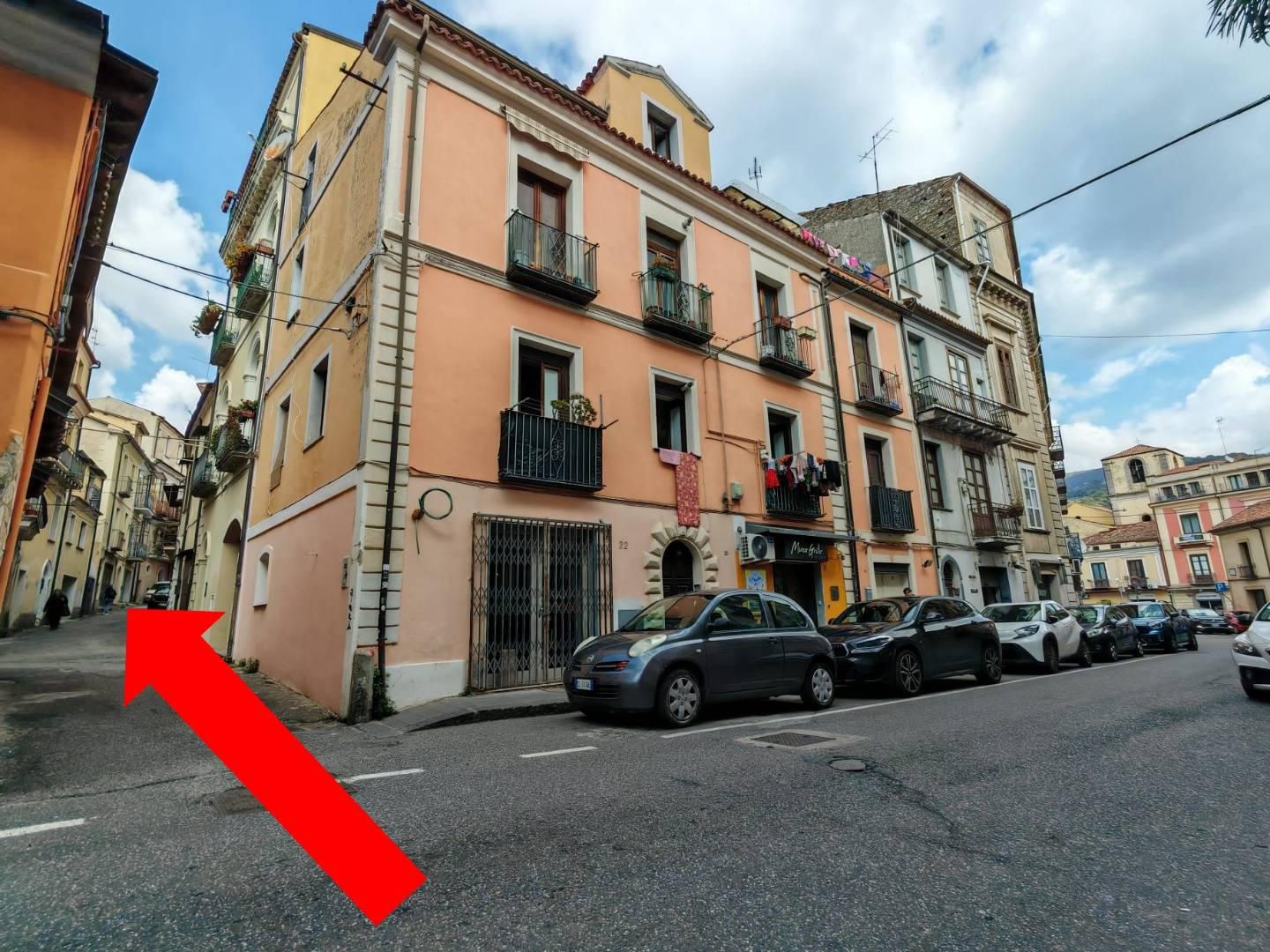 Locale commerciale in affitto a Lamezia Terme