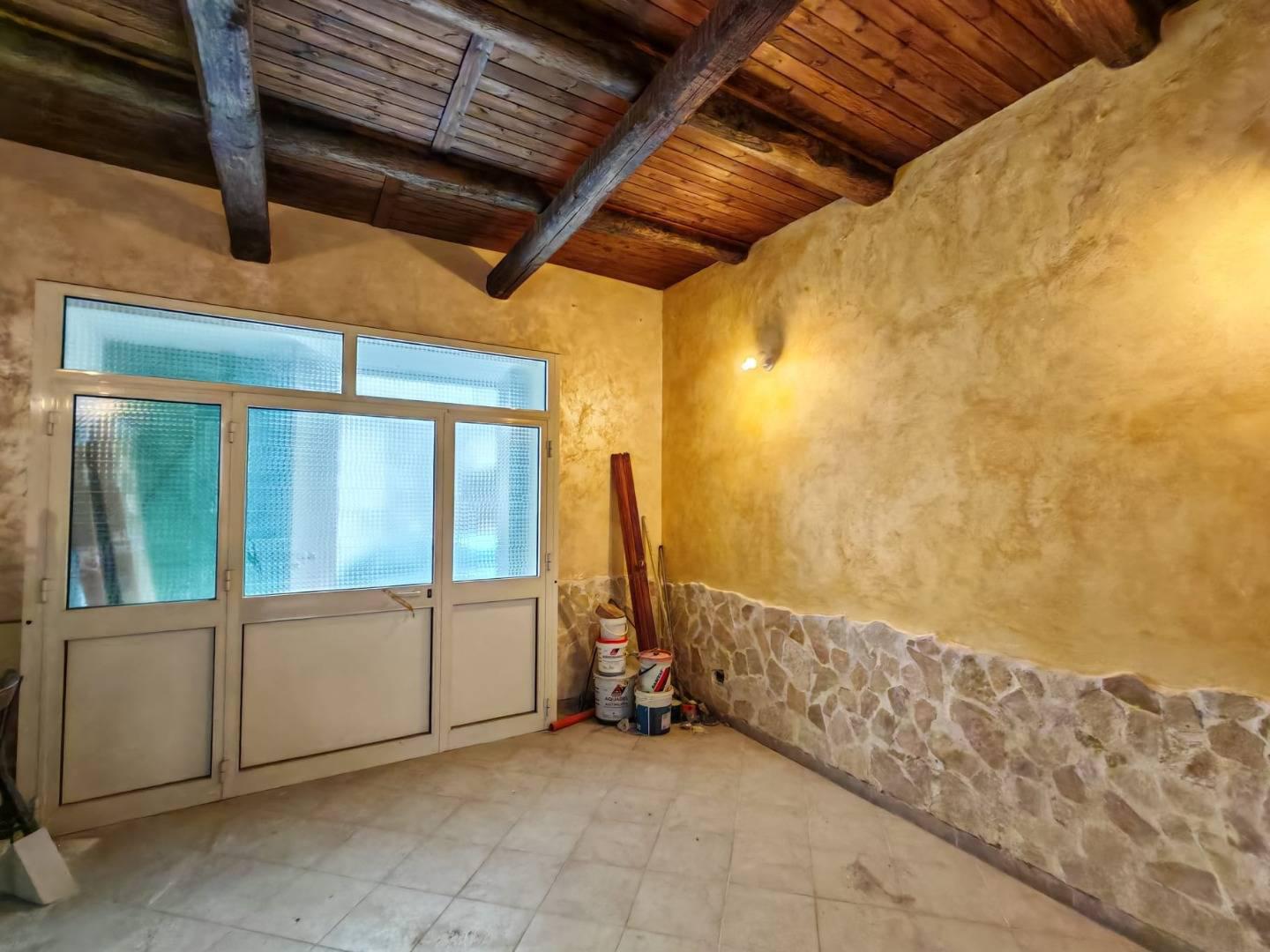 Locale commerciale in affitto a Lamezia Terme