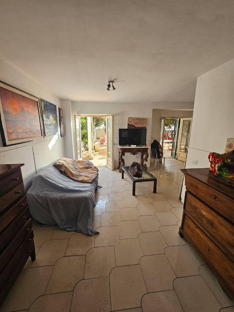 Bilocale con giardino a Falerna