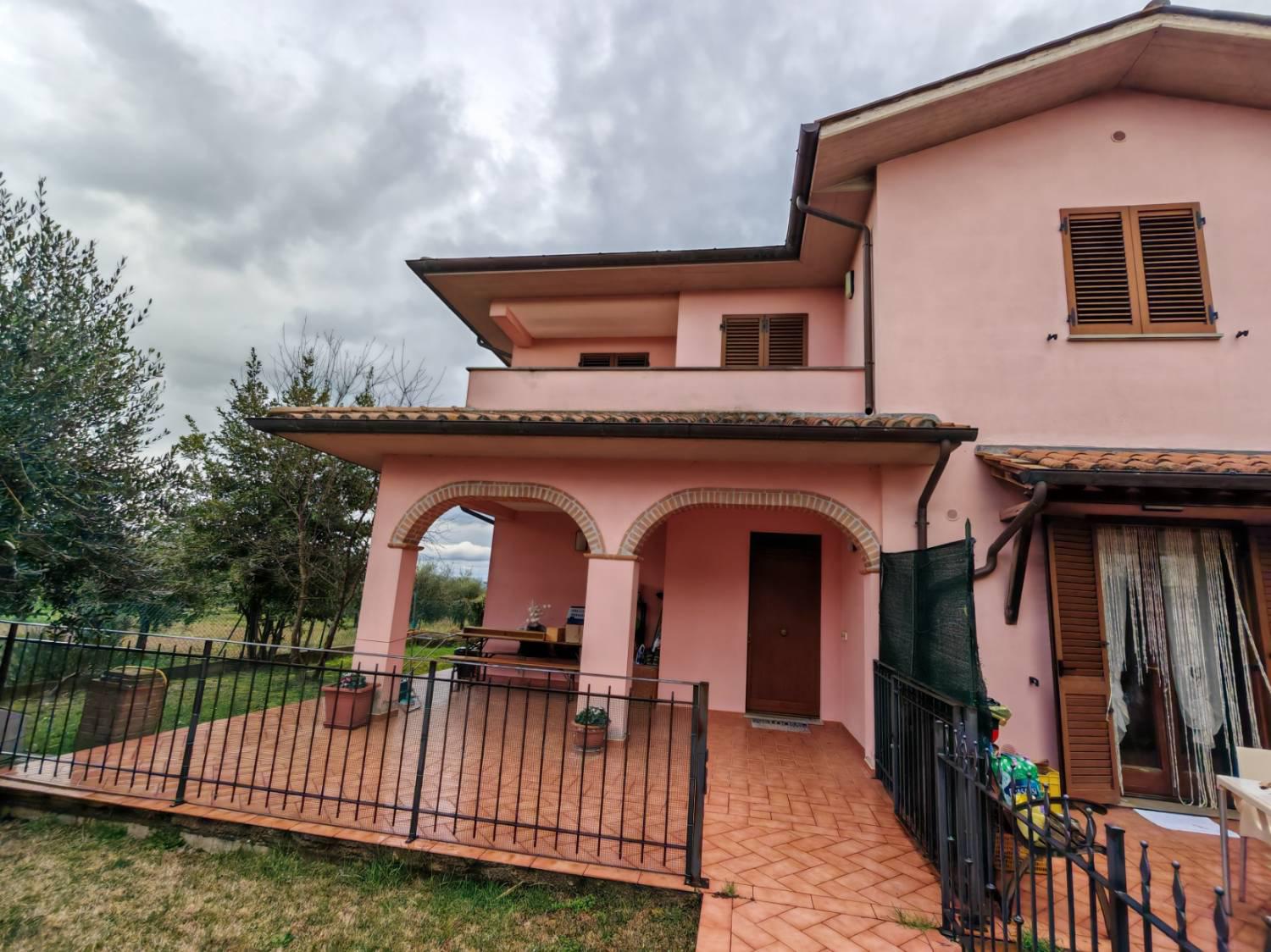 Villa Bifamiliare in vendita a Castiglione del Lago
