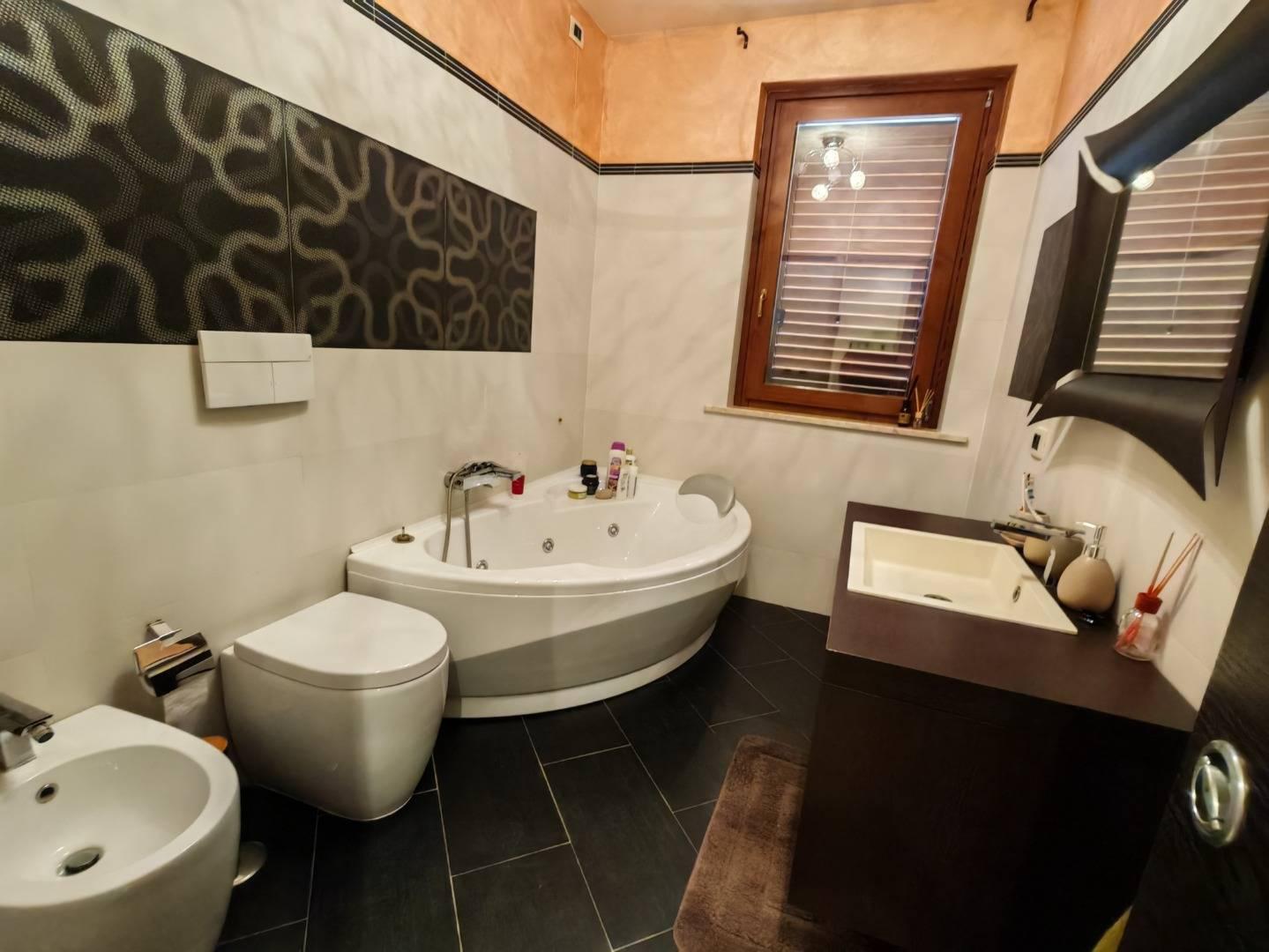 Villa Bifamiliare in vendita a Castiglione del Lago