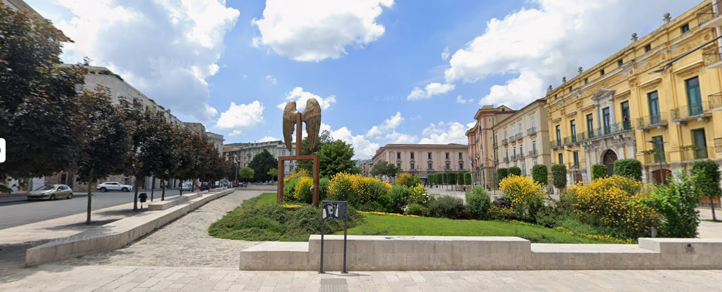 Locale commerciale in affitto a Avellino