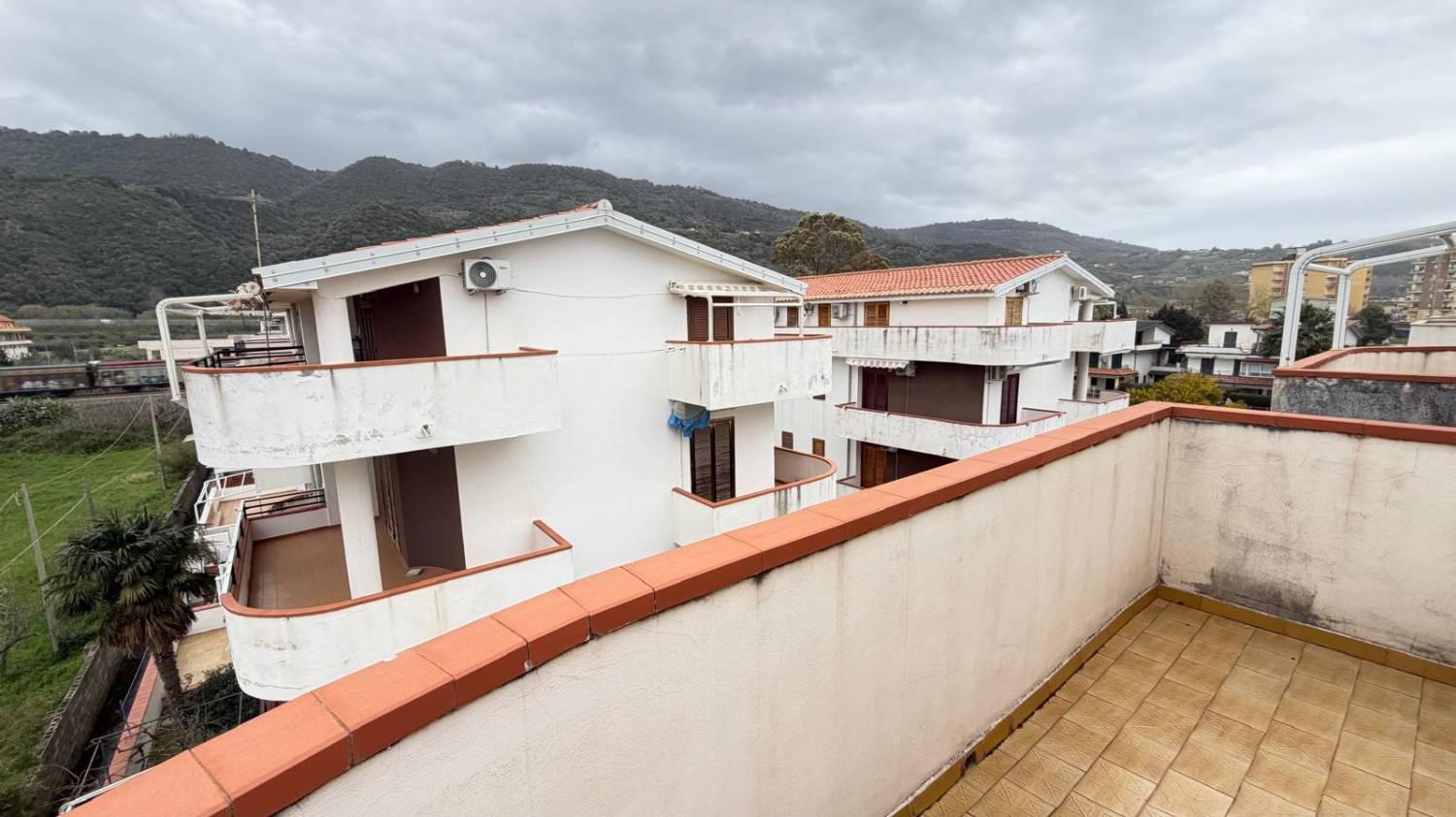 Trilocale vista mare a Falerna