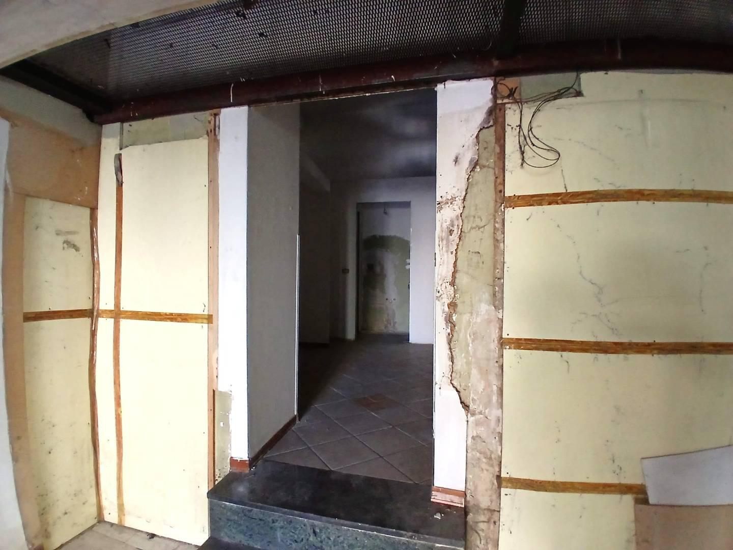 Locale commerciale da ristrutturare a Qualiano