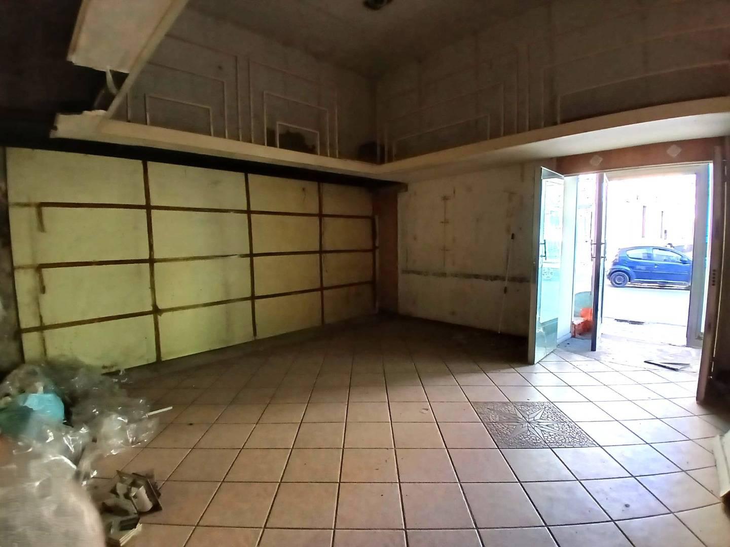 Locale commerciale da ristrutturare a Qualiano