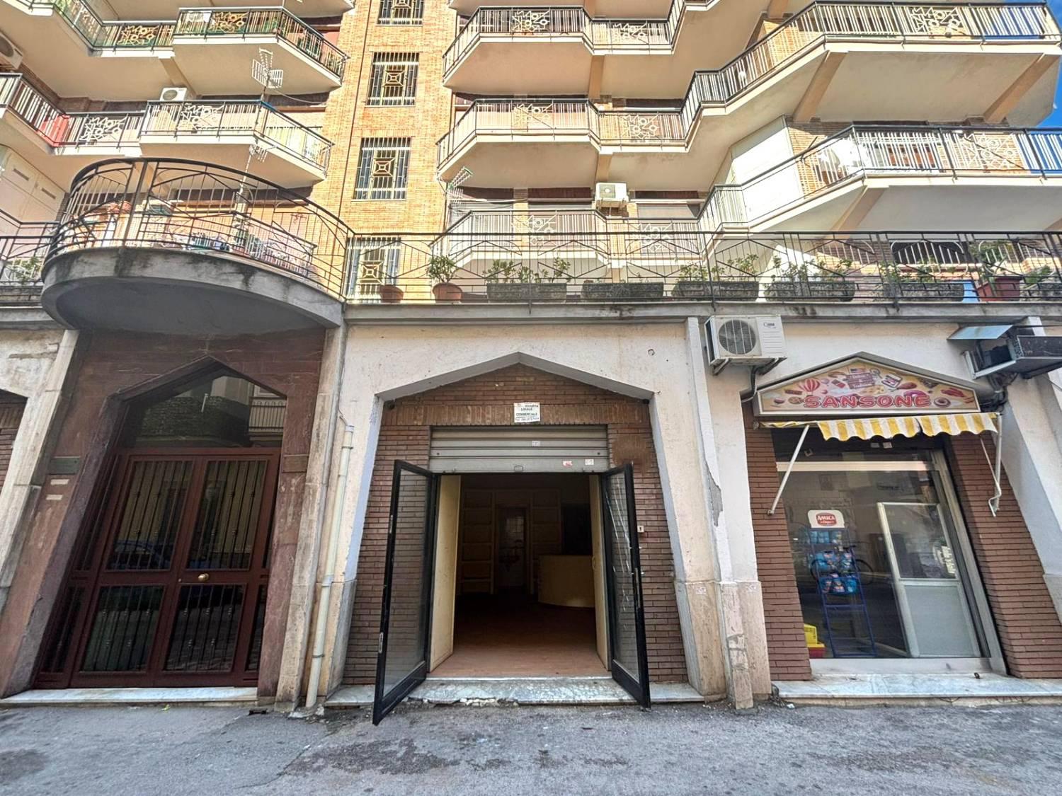 Locale commerciale in vendita a Mugnano di Napoli