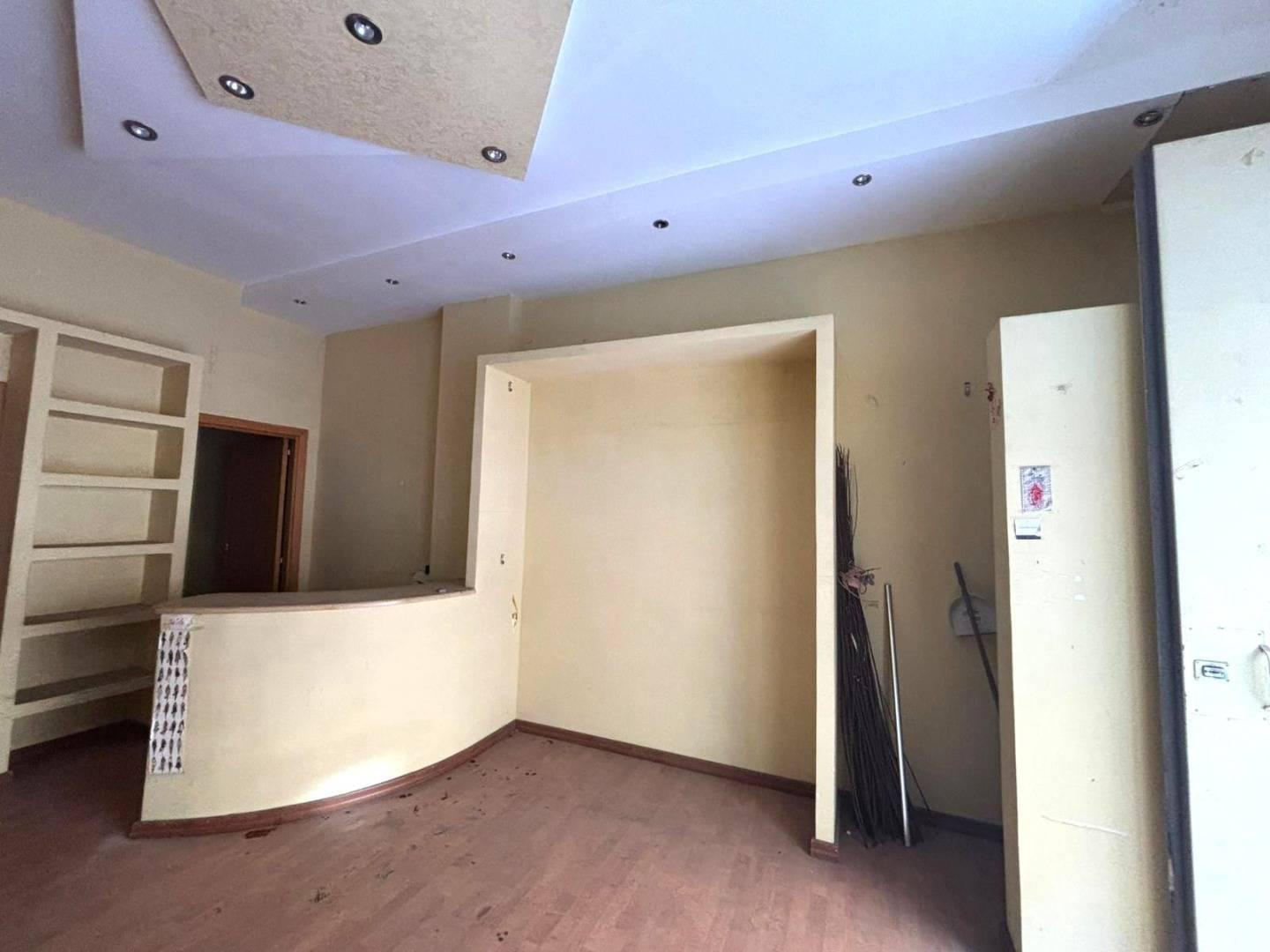 Locale commerciale in vendita a Mugnano di Napoli