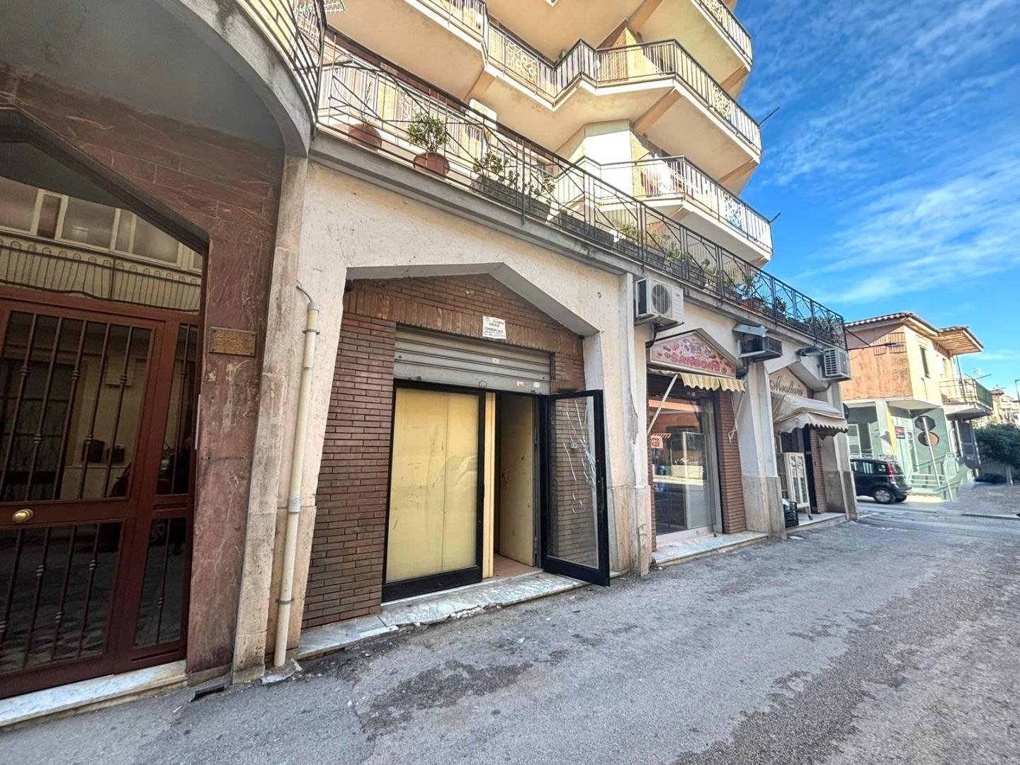 Locale commerciale in vendita a Mugnano di Napoli