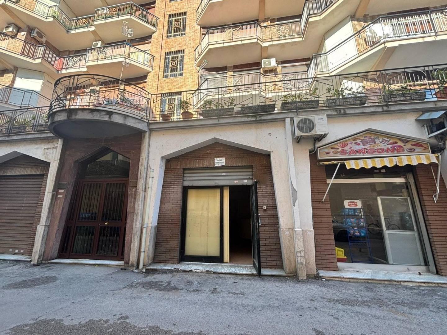 Locale commerciale in vendita a Mugnano di Napoli