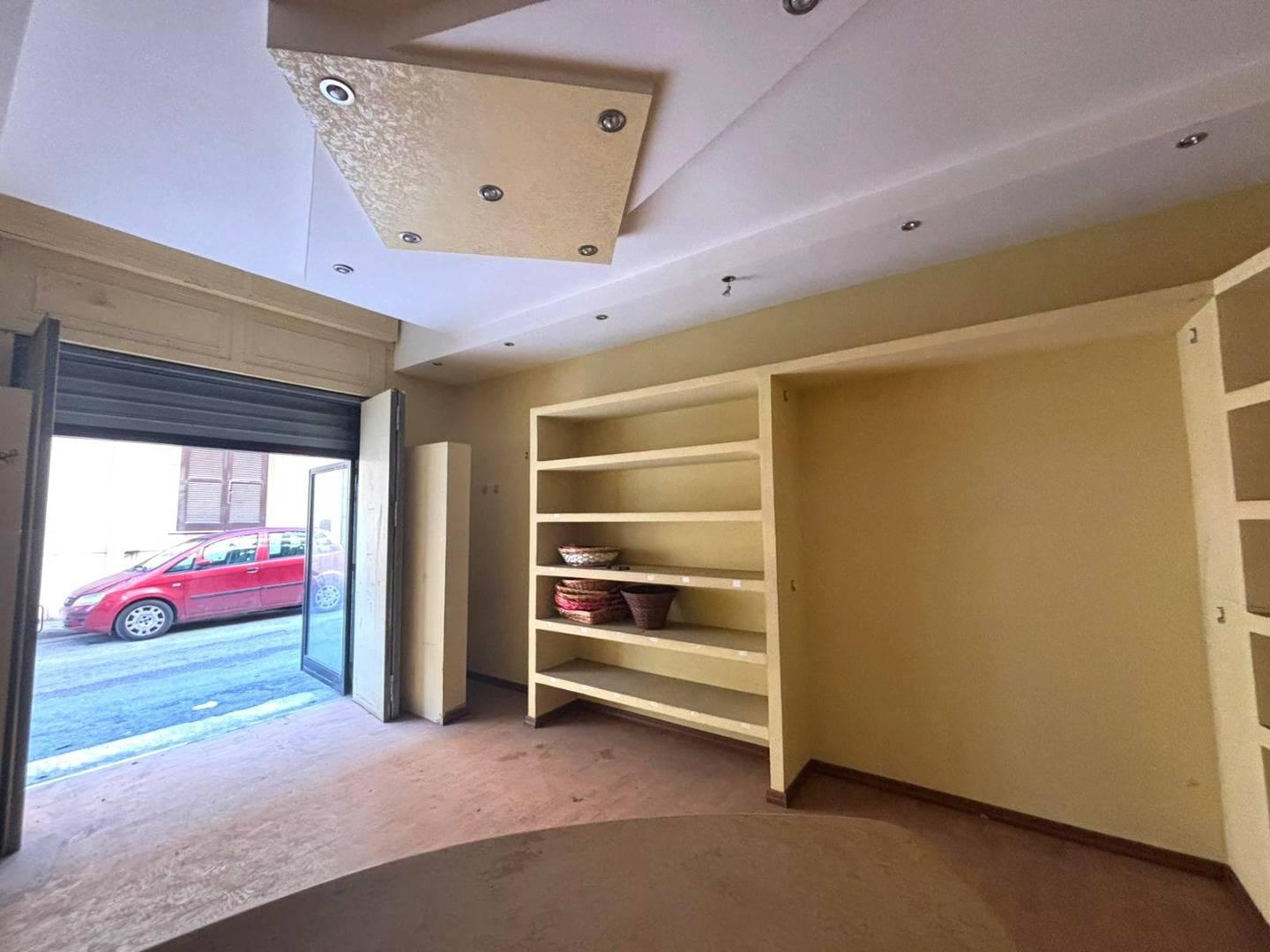 Locale commerciale in vendita a Mugnano di Napoli