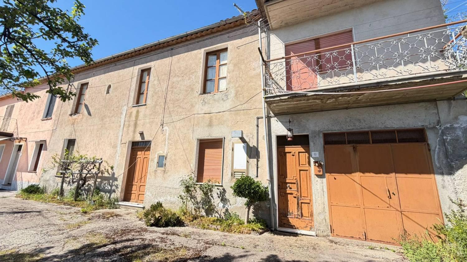 Casa indipendente con giardino a Serrastretta