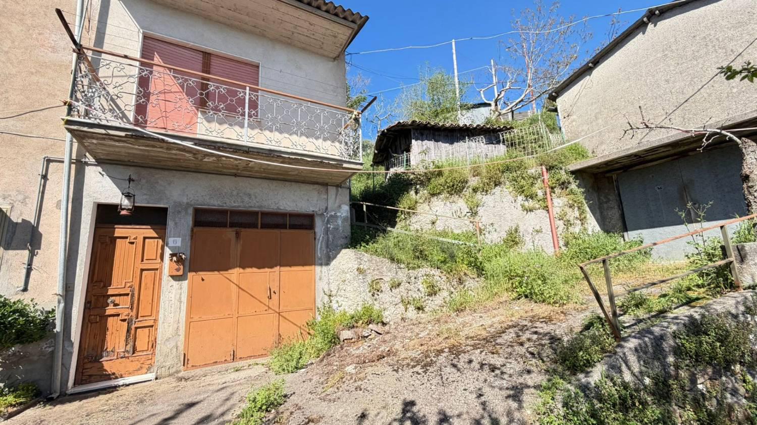 Casa indipendente con giardino a Serrastretta