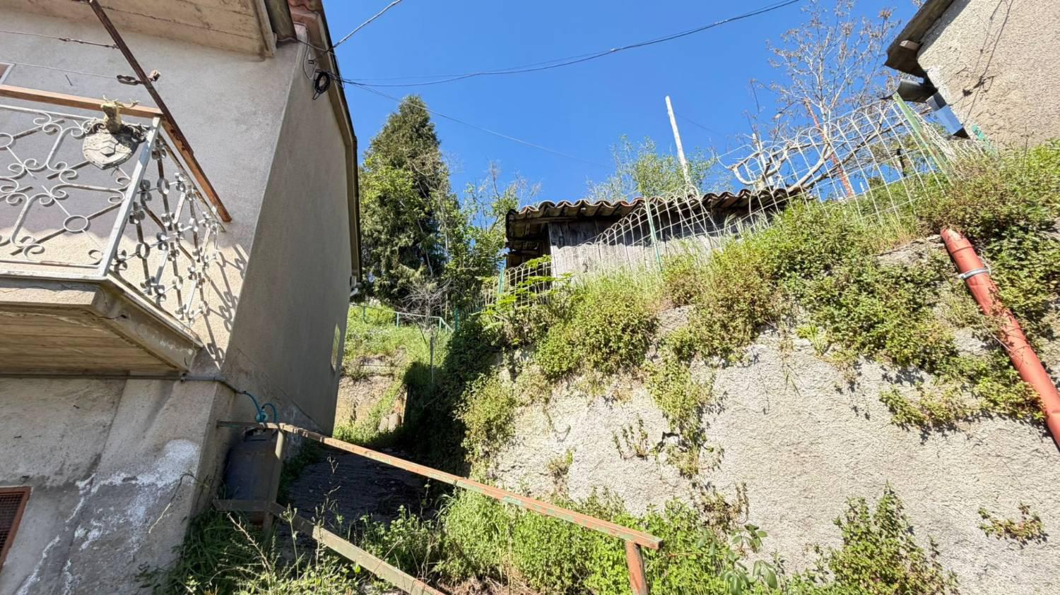 Casa indipendente con giardino a Serrastretta