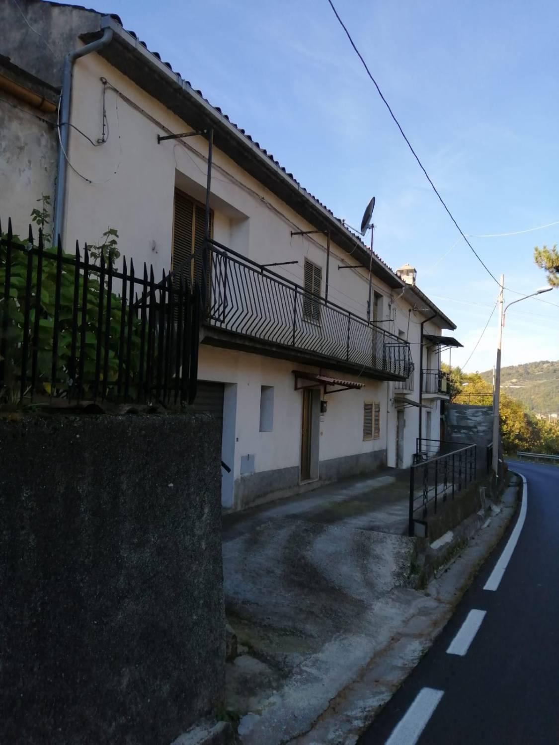 Casa indipendente da ristrutturare a Rogliano