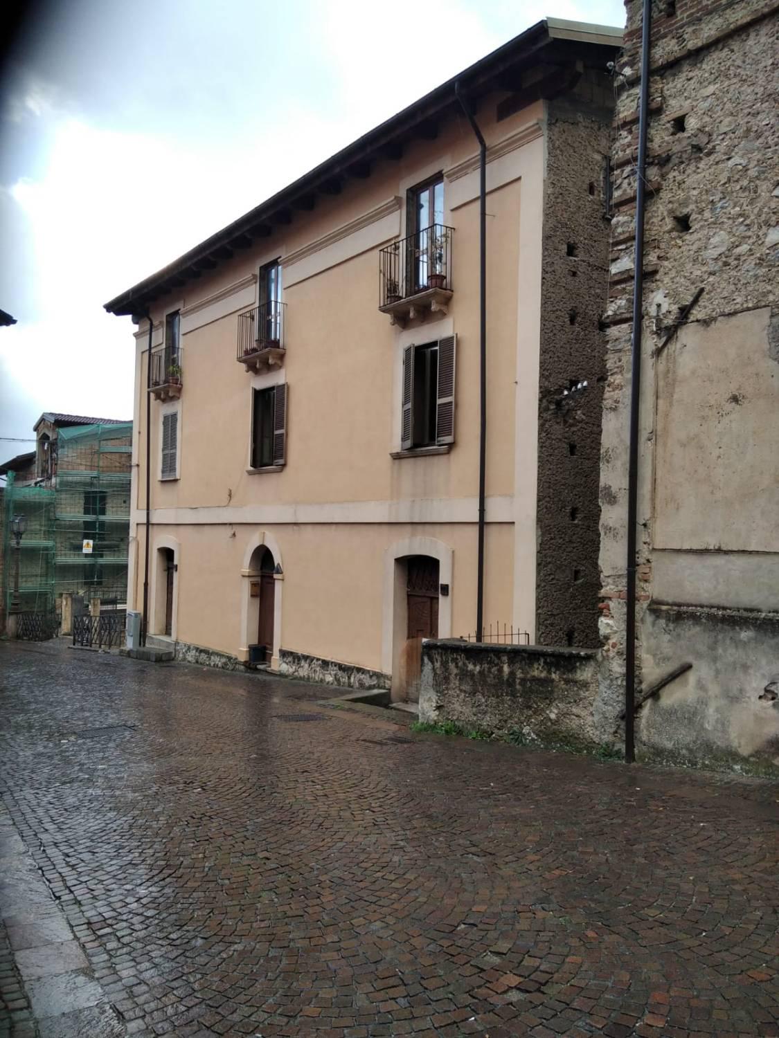 Stabile/Palazzo da ristrutturare a Spezzano della Sila