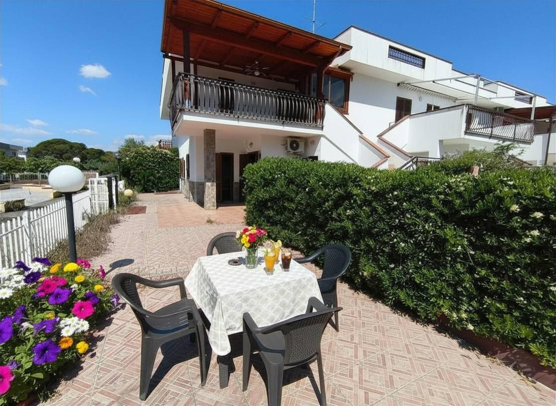 Villa con box a Villapiana