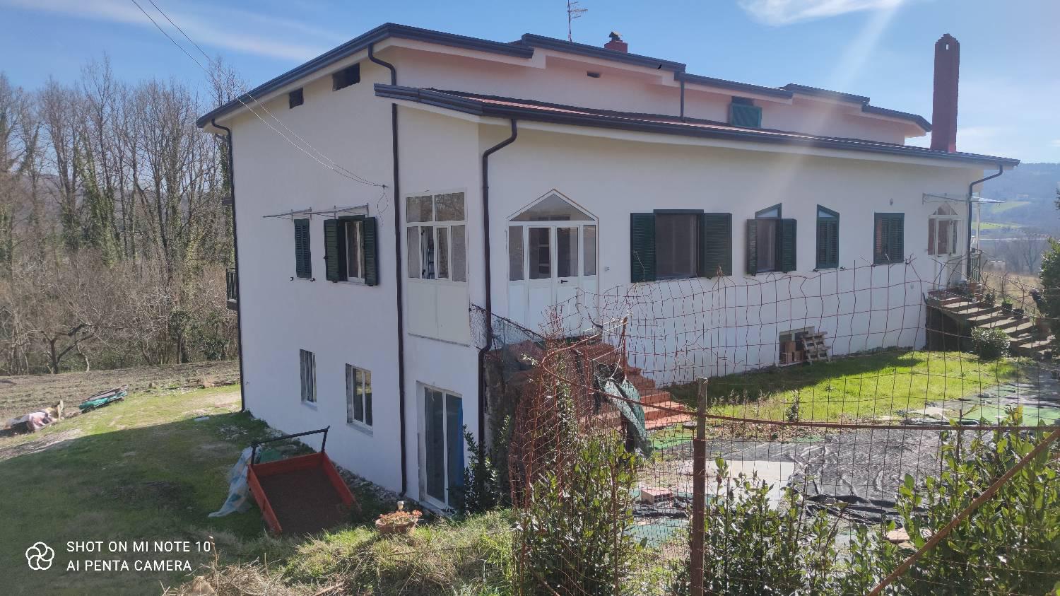 Villa Bifamiliare con giardino a Montesarchio