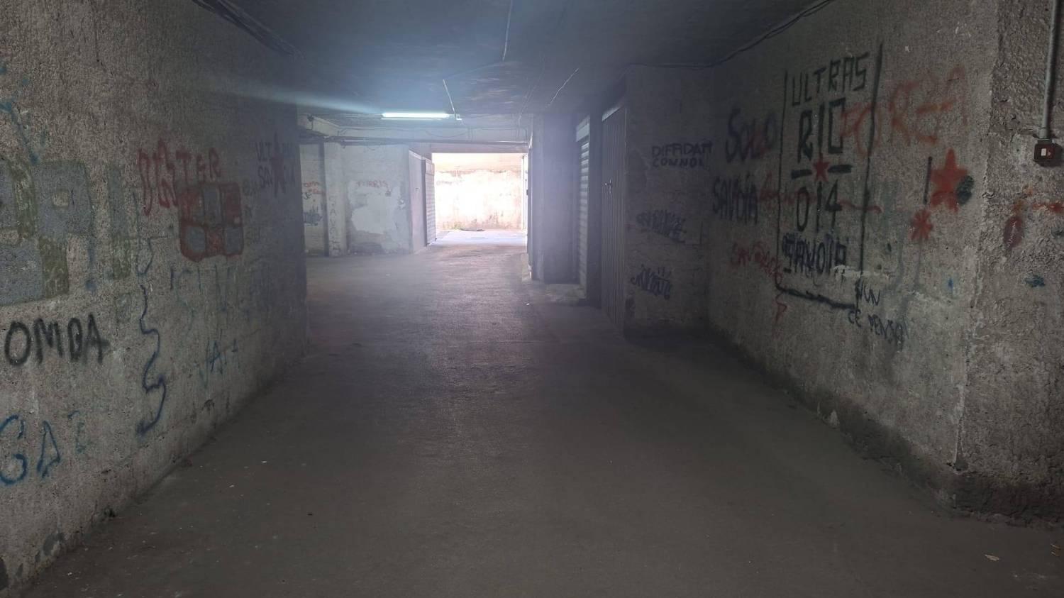 Box/Garage 15mq in vendita a Torre Annunziata
